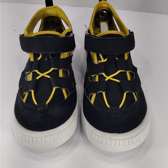 Omphies Kids Black and Yellow Shoes size 4y pre
Owned Exellent condition - Picture 1 of 6